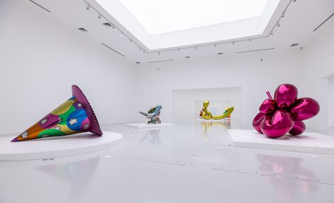 Interior of Jeff Koons: Lost in America gallery space