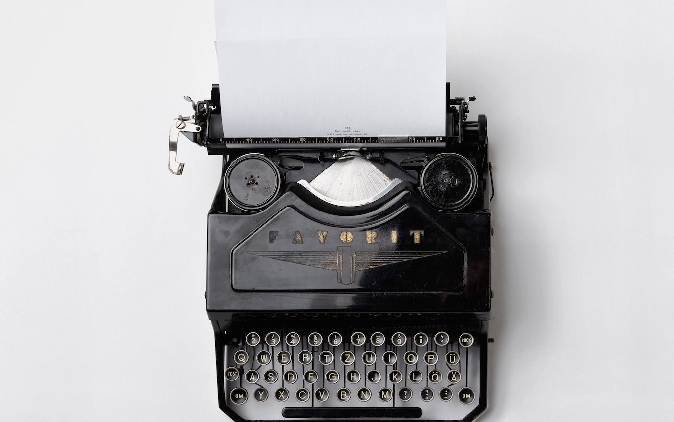 Black and white image of a typewriter