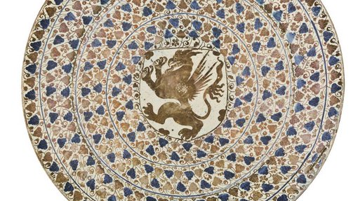 Picture of a dish with a rampant griffin at the center