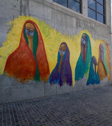 Five abstract figures of women wearing the Qatari cultural clothes known as the Abaya and Batoola.